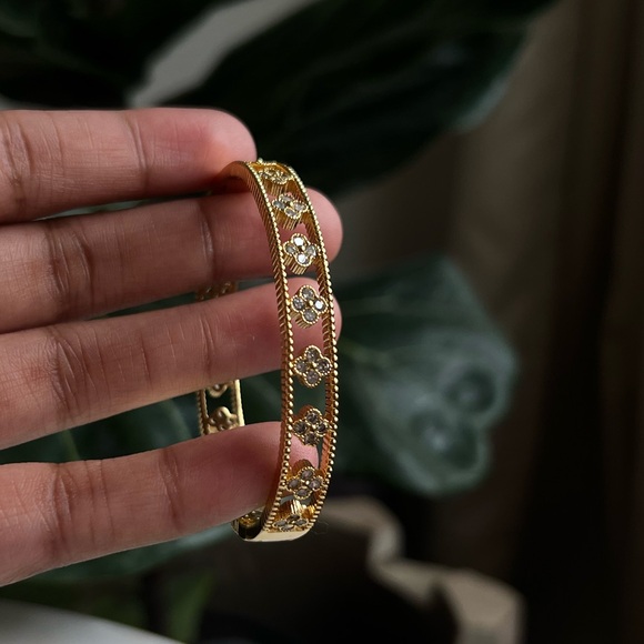 Jewelry - Elegant Gold filled Floral Bracelet